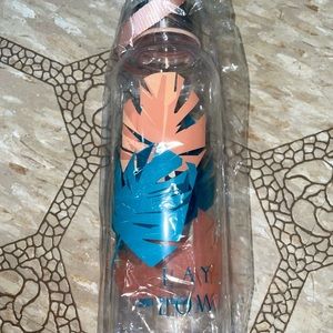 NWT Laylow plastic water bottle